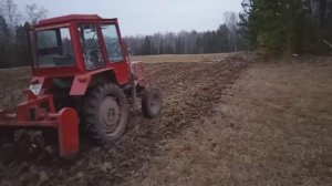 Трактор Т-25 с самодельной фрезой . Тяжелое фрезерование цилины на сенокосном участке .