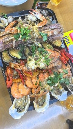 #travel целый поднос морепродуктов за 180 юаней. Хайнань