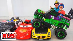 Влад и Ники играют с монстртраками! Весёлое видео для детей.