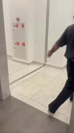 ‼️Мужчина подглядывал за женщинами в туалете ТЦ «Ривьера»‼️