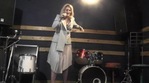 Вера Карелли, песня о Родине ,очень экспрессивно  поет