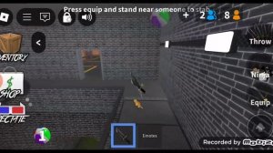 играю в мм-2 в маленьком скине.