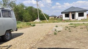 14. Поломалась машина. 
ждём показа дома.Жара.