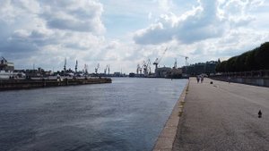 Набережная Васильевского острова (СПб) и размышления у парадного теплохода