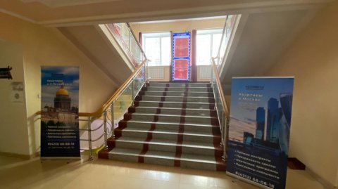 На лестнице