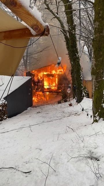 Очевидец пожара #чп #пожар #краснаяполяна смотреть онлайн