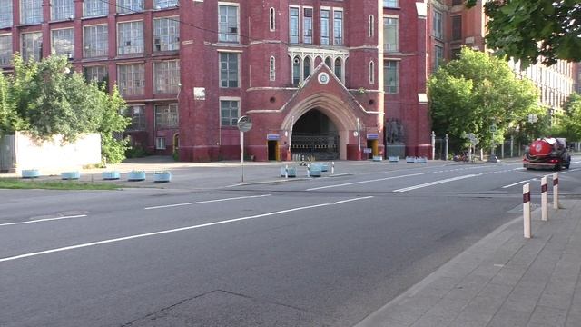 МОСКВА. Готический таинственный электрозавод на берегу Яузы.