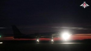 Стратегические ракетоносцы Ту-95мс дальней авиации ВКС России выполнили плановый полет в воздушно...