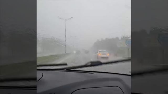 ⛈️ Сейчас на трассе Ульяновск - Казань сильный ливень  Видимость очень плохая, будьте осторожнее  👍