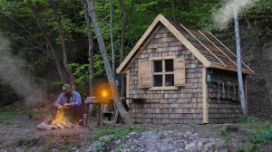 Я строю бесплатный домик из поддонов в лесу за 139 дней