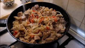 Свинина в грибном соусе на сковороде