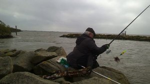 Словно счастье на удачу держит или снова на море.