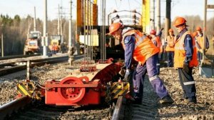 Укладка рельсошпальной решётки путеукладочным краном УК-25/9-18