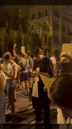 Свидомые возмутились тем, что Зеленский проигнорировал массовые митинги !!!