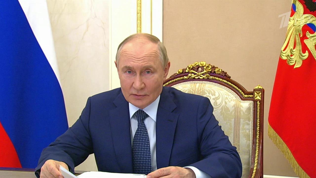 Президент обсудил с кабинетом министров развитие земских программ и борьбу с кибермошенничеством