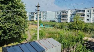 Вид на деревенскую природу из окна