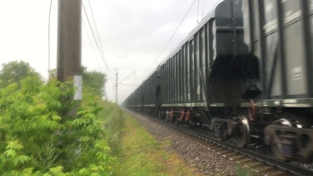 Ливень и ВЛ11-600А с грузовым поездом