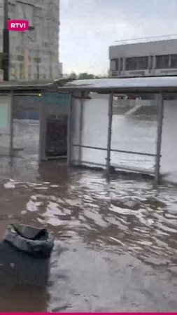 В Москве наступает транспортный коллапс. Из-за затопления автобусы не могу ехать по маршрутам.