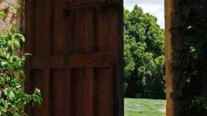 Дверь полуоткрыта… Анна Ахматова.