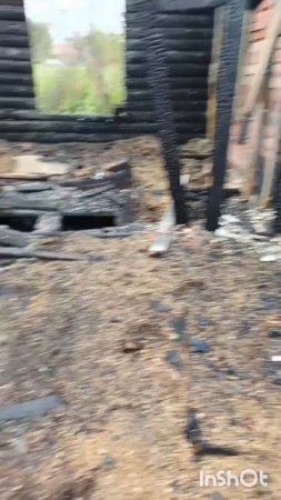 заброшенный загоревший дом