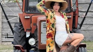 Настя Ивлеева снова устроила «голую вечеринку» — теперь на природе