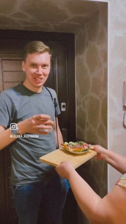 А как вас встречает теща?