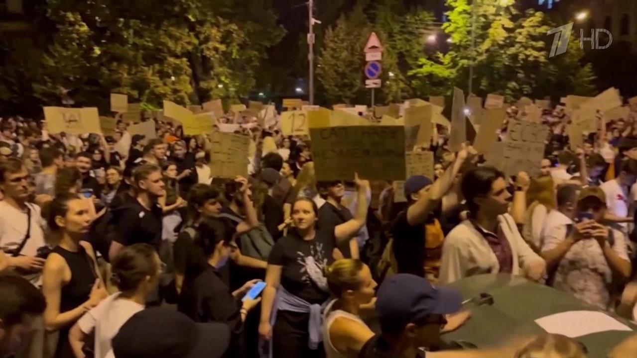 На Украине народное негодование вызвал закон, ограничивающий полномочия антикоррупционных структур.