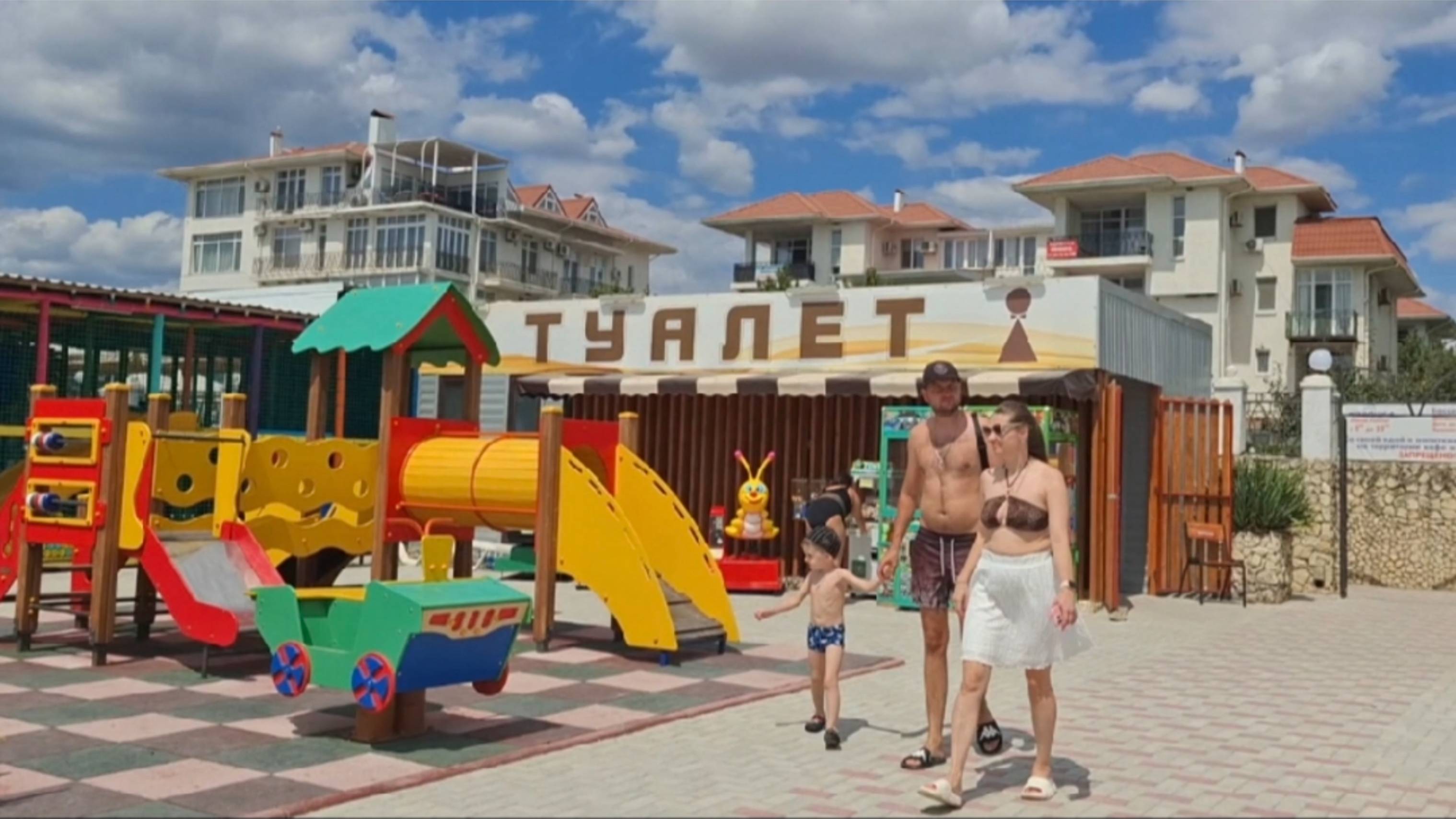 Где найти туалет на пляже в Коктебеле, Крым