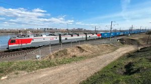 Транссиб в Иркутске - сборник пассажирских и грузовых поездов РЖД весной 2025 года | Река Ангара