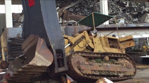 Утилизация металлолома бульдозером VTN SCRAP SHEAR CI7000