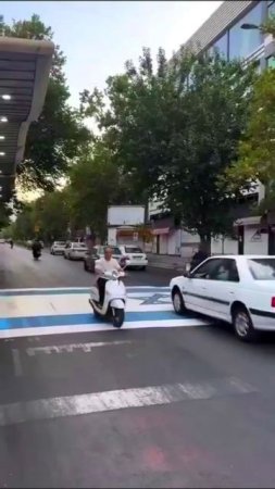 Очередной красочный и трудолюбивый день для всех граждан в Тегеране, Иран!