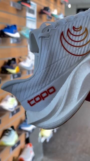 Спортивная модель Topo Athletic Cyclone 3 смотреть онлайн