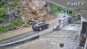 Топливозаправщик едва не попал под оползень