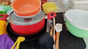 Деревенское утро, чистая посуда на кухне