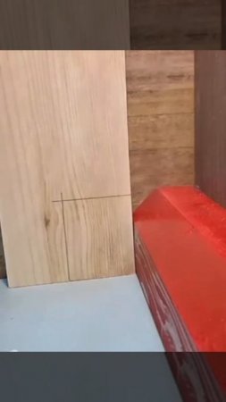 РОВНАЯ ПОДГОНКА деревянной доски к плинтусу нестандартной формы.