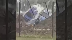 В Татарстане три автомобиля провалились под землю из-за ливней