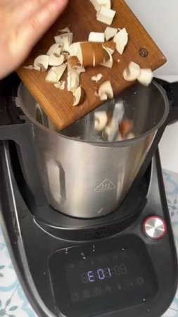 Рецепт грибного крем-супа в кухонном роботе KitchenBot M1
