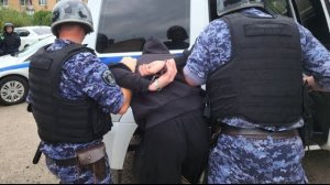 Мигрант приехал на заработки. Специалист по квартирным кражам