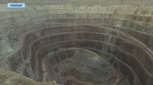 На самых крутых уклонах Накынского карьера теперь работают самосвалы из Поднебесной