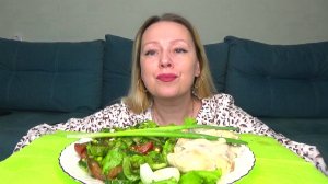 Мукбанг много вкусноты, салат. Еда на камеру.