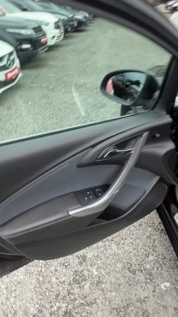 Opel Astra Хетчбэк 5 дв. Cosmo 1.6 MT 2013г
