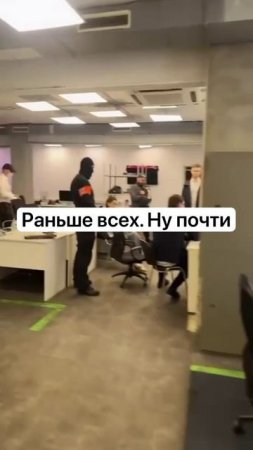 Кадры обысков в офисе редакции Telegram-канала Baza.