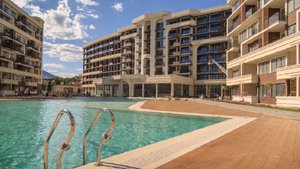 Крым Судак. Пляжи ломятся от наплыва туристов. Апартаменты в Судаке у моря