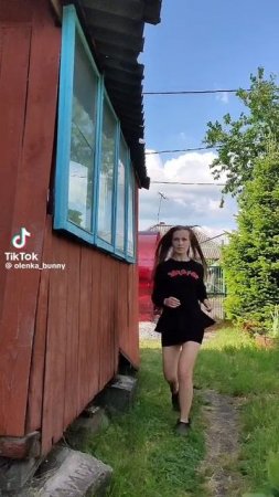 Самая красивая девочка из-за угла