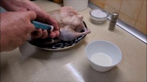 Утка запеченная с молоком и яблоками