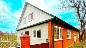 Уголок счастья с плодовым садом: домик с видом на реку и рощицу