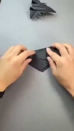 Летающая модель истребителя из листа бумаги.