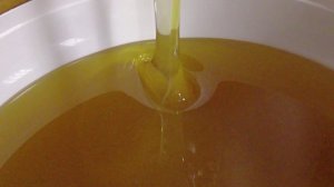 Откачиваем осотовый и васильковый мёд, обзор луговых медоносов