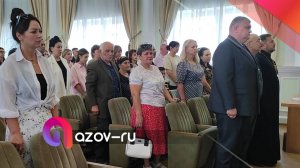 Глава Азовского района Сергей Комаров вручил государственные награды семьям погибших героев