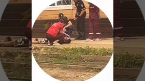 На Гидроаппарате скорая помощь и полицейские пытаются привести в себя  мужчину